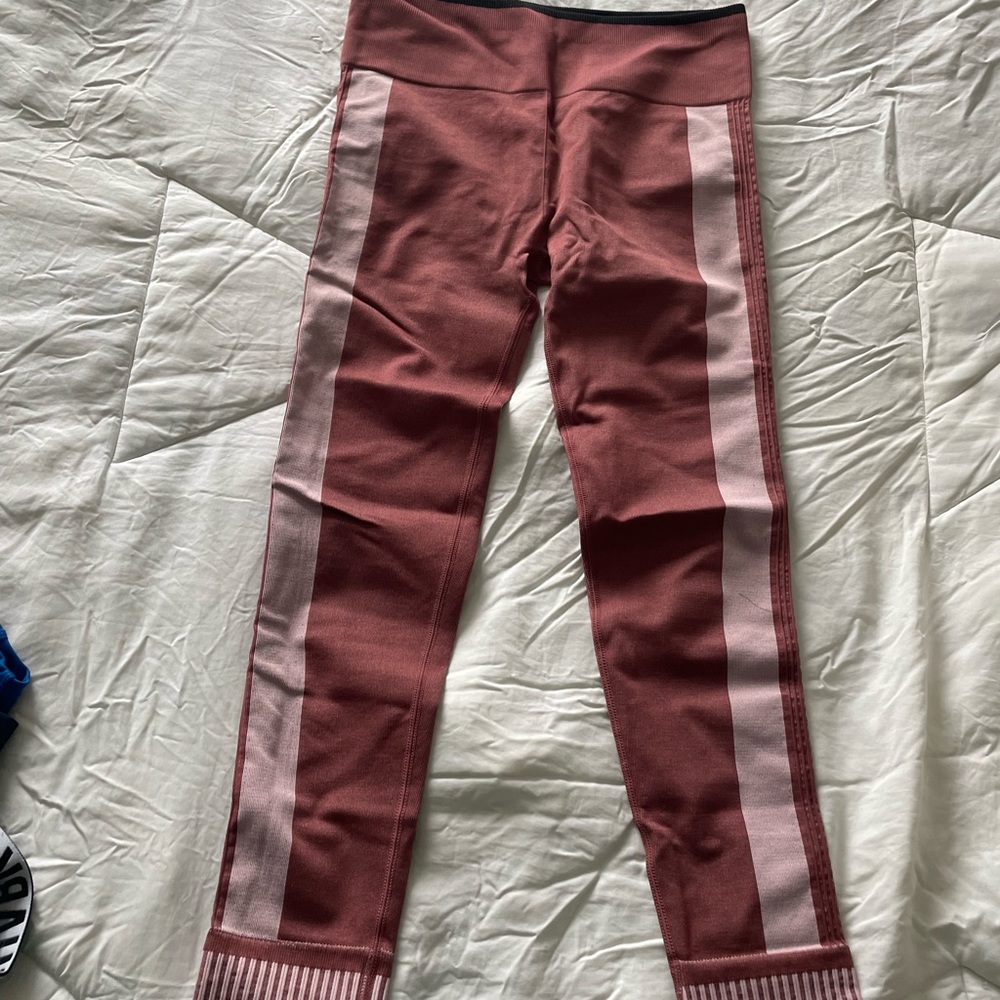 Pink thick leggings, perfect for leg day!